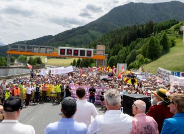 Protest am Brenner: Überforderung durch Verkehr und Lärm
