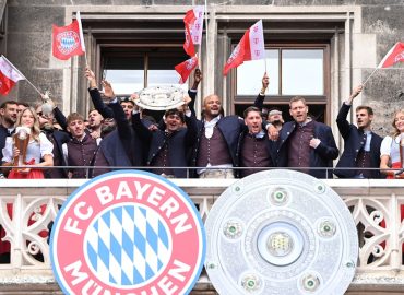 FC Bayern München feiert Meistertitel im Münchner Rathaus