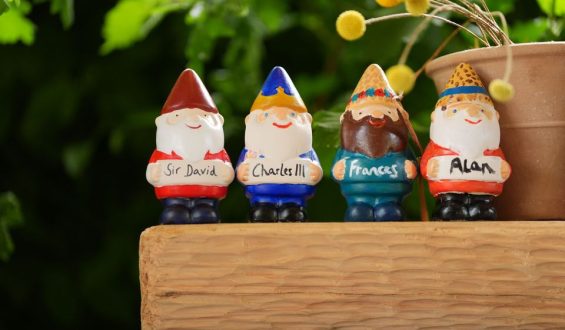 Bemalte Gartenzwerge bei der Chelsea Flower Show