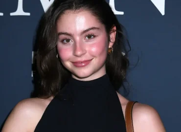 Carys Zeta Douglas feiert Bühnenpremiere