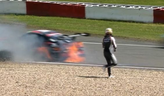 Schock beim 24-Stunden-Rennen am Nürburgring: Fahrer entgeht schwerem Unfall