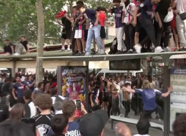 Unruhen in Paris: PSG-Anhänger beschädigen Infrastruktur