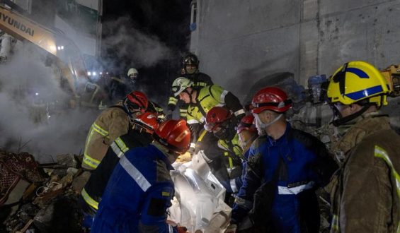 Schwere russische Angriffe: Zahl der Toten in Kiew steigt auf 24