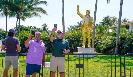US-Pastor verteidigt Segnung der Trump-Statue