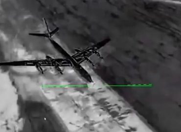 Ukraine zerstört russische Flugzeuge weit hinter der Front