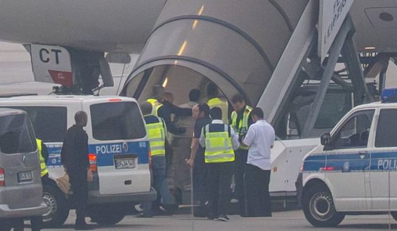 Kosten und Aufwand beim Abschiebeflug nach Afghanistan
