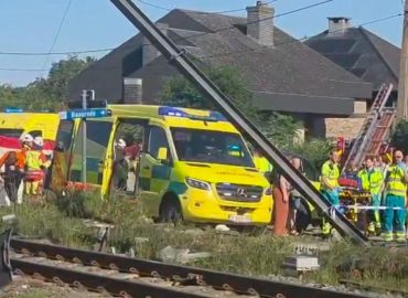 Tragischer Unfall in Belgien: Schulbus und Zug kollidieren