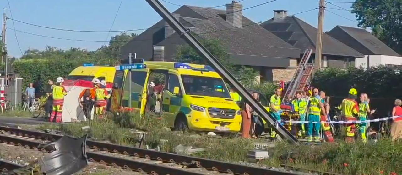 Tragischer Unfall in Belgien: Schulbus und Zug kollidieren