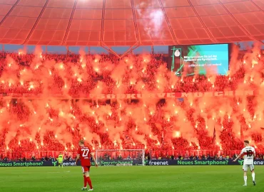 Fans protestieren beim Pokalfinale gegen den DFB