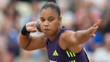 Mabry glänzt beim ‘Goldenen Oval’ in Dresden