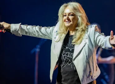 Große Sorge um Bonnie Tyler: Sängerin nach Notoperation im künstlichen Koma