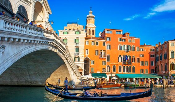 Rechtsregierung in Italien siegt bei Kommunalwahlen