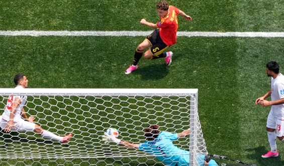 Belgien scheitert an Irans Torwart Beiranvand