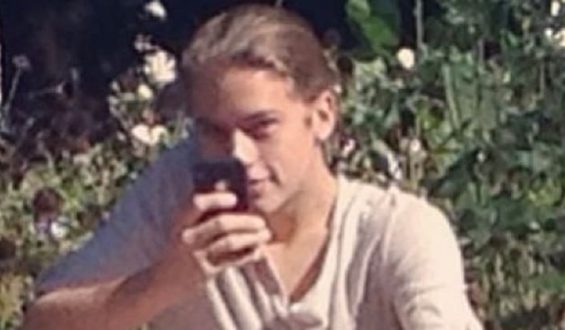 Disney-Star Cole Sprouse kontert Fan-Paparazzi