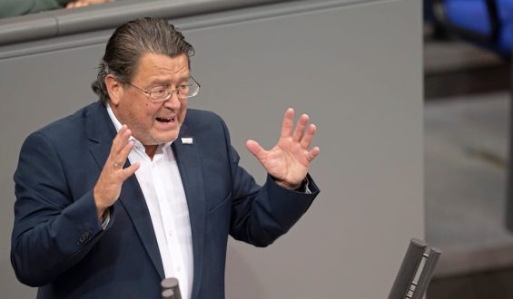 Debatte über Erweiterung und Abschaffung des Antidiskriminierungsgesetzes