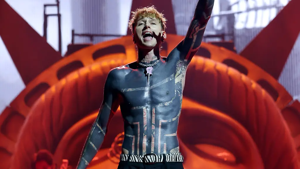 Machine Gun Kelly: Drastische Konsequenzen seines Blackout-Tattoos
