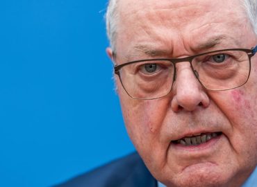 „Rote Linien“ statt strikter Brandmauer – Steinbrück für neuen Umgang mit AfD