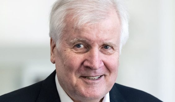 Seehofer fühlt Genugtuung über EU-Asylregeln