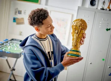 WM-Pokal aus Klemmbausteinen im Angebot