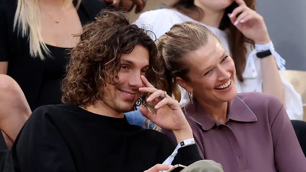 Topmodel Toni Garrn bei den French Open mit Neuem