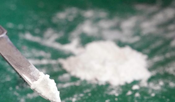 Mehr junge Menschen machen Drogenerfahrungen
