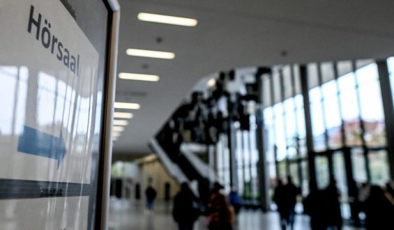 Ungewissheit über BAföG-Erhöhung: Debatte über Finanzplanung und politische Differenzen