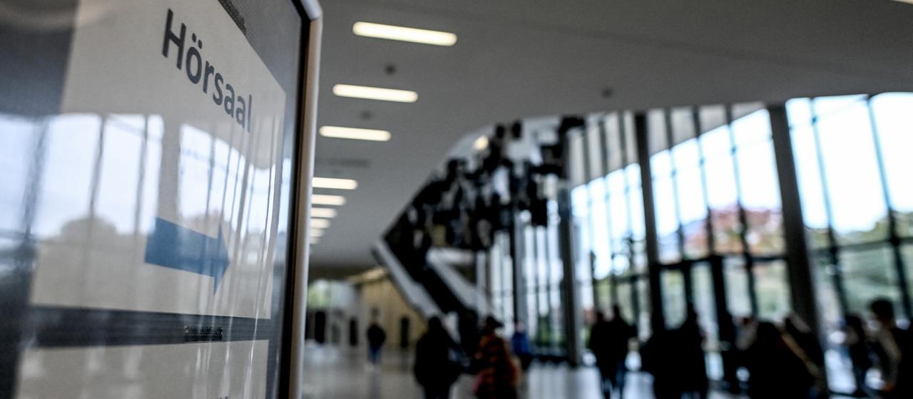 Ungewissheit über BAföG-Erhöhung: Debatte über Finanzplanung und politische Differenzen