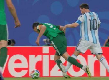Algerien legt Protest gegen Spielleitung im Spiel gegen Argentinien ein