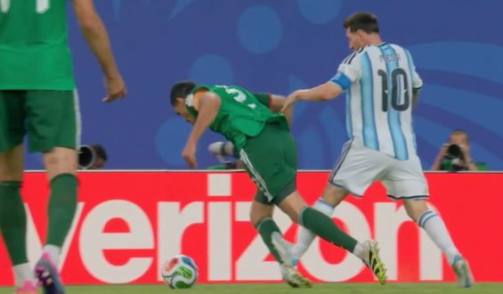 Algerien legt Protest gegen Spielleitung im Spiel gegen Argentinien ein