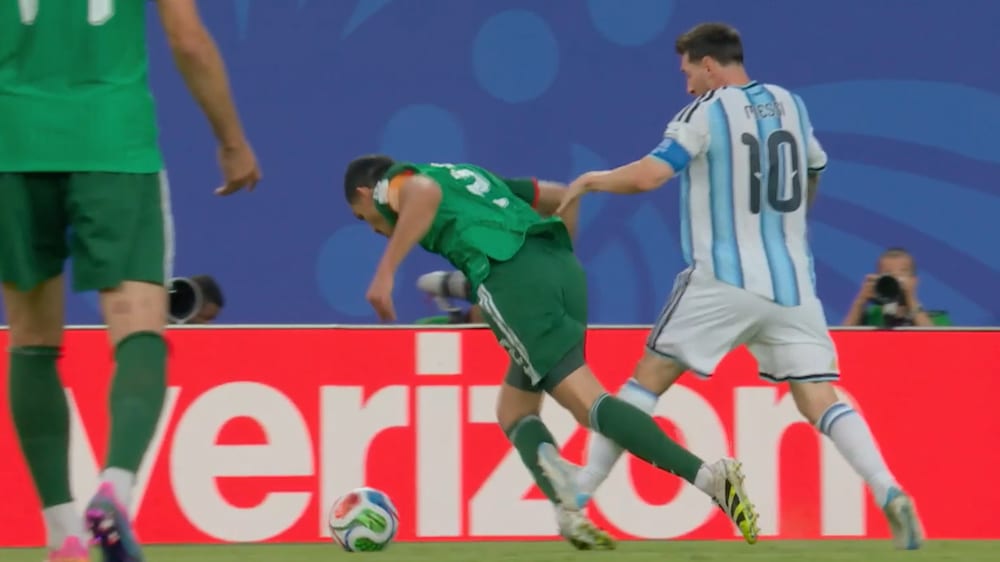Algerien legt Protest gegen Spielleitung im Spiel gegen Argentinien ein