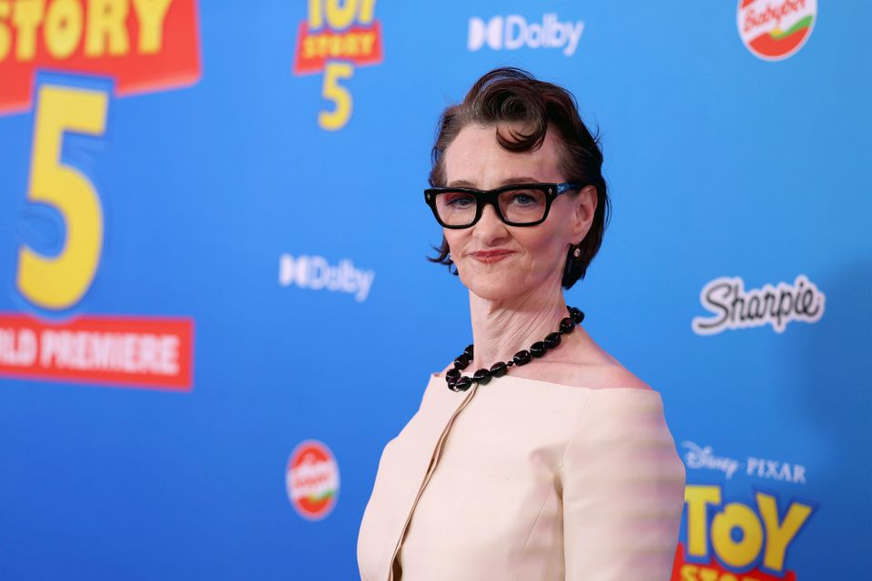 Joan Cusack kehrt zurück auf den roten Teppich