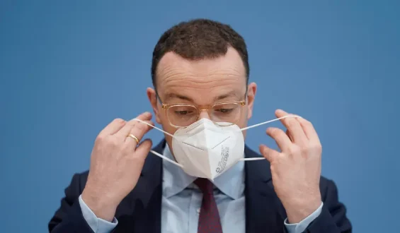 Corona-Maskenstreit: Millionenklage gegen den Bund