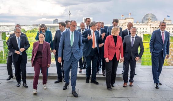 Gipfeltreffen im Kanzleramt: Regierung plant weitere Gespräche mit Sozialpartnern