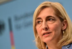 Warken verteidigt Pläne für Anpassung der Pflegekosten-Regelung