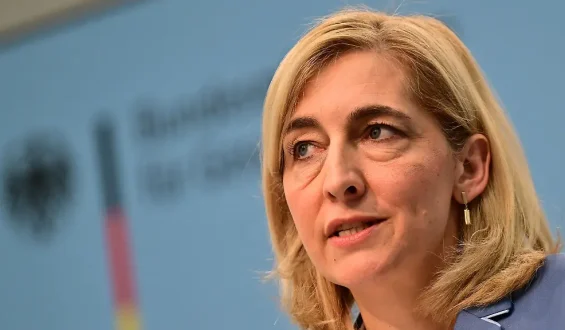 Warken verteidigt Pläne für Anpassung der Pflegekosten-Regelung