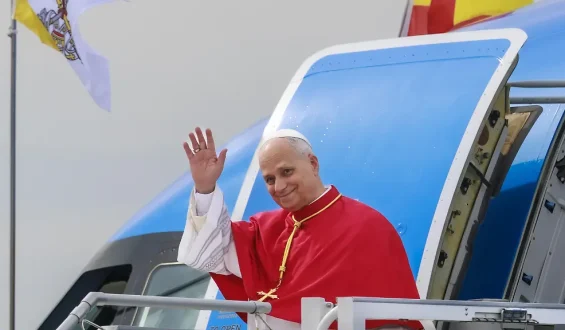 Papst Leo XIV. kritisiert Trump während Spanienreise