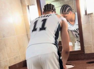 NBA-Star Carter Bryant überrascht Fans auf öffentlicher Toilette