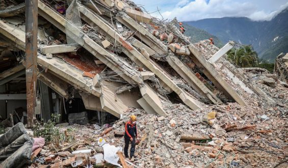 Verheerende Erdbeben in La Guaira, Venezuela: Rettungsarbeiten und Herausforderungen
