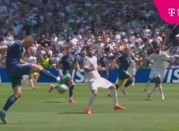 Dzeko besiegelt mit einer Flanke ein entscheidendes Eigentor