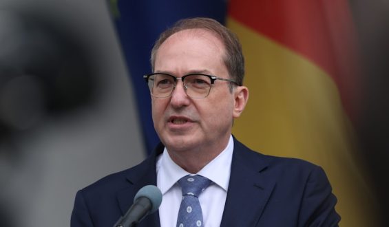 Alexander Dobrindt warnt vor Drohnenangriffen auf den Bundestag