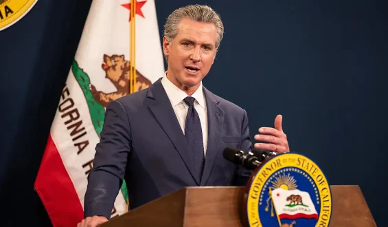Mögliche Präsidentschaftskandidatur: Newsom sieht Trump hinter Ermittlungen