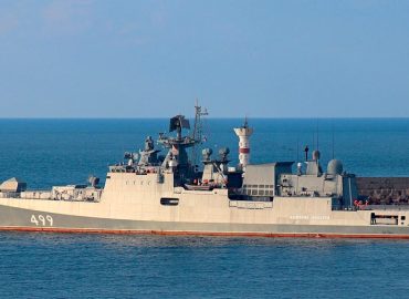 Russisches Kriegsschiff feuert auf britische Yacht im Ärmelkanal