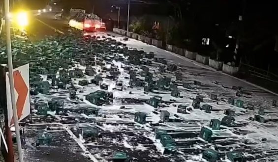 Unfall auf den Philippinen: Bierflaschen landen auf der Straße