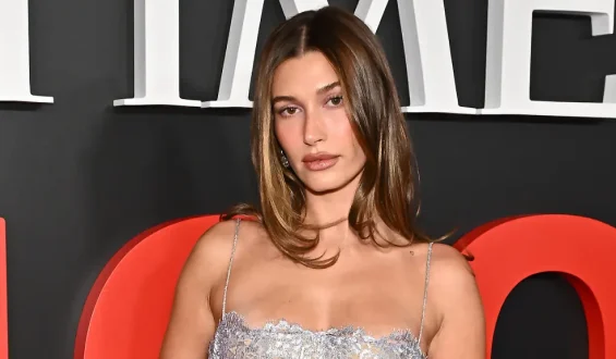 Hailey Bieber wird Gesicht der neuen Skims-Kampagne