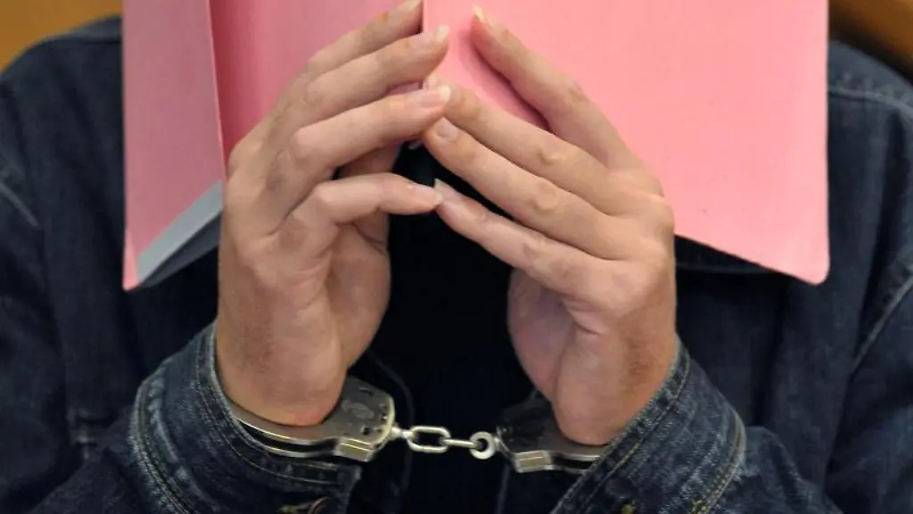 Lebenslange Haft für “Maskenmann” in Frankreich