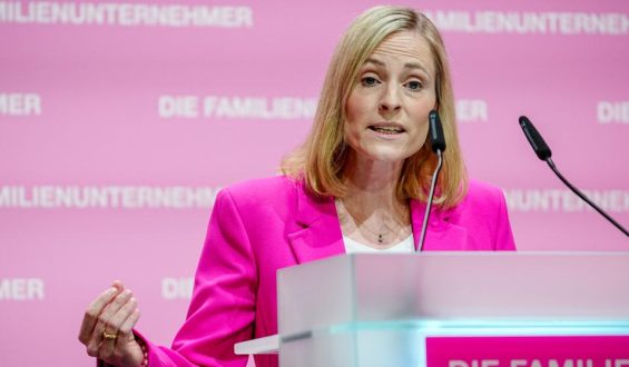 Unternehmer fordern Streichung der Bundestags-Sommerpause für Reformen