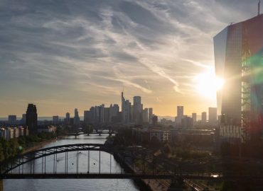 Wirtschaft in der Euro-Zone schrumpft unerwartet im ersten Quartal