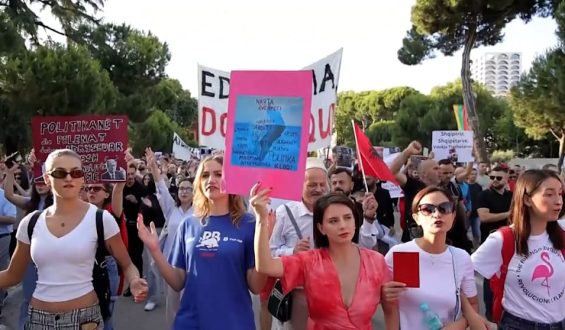 Proteste gegen Luxus-Resort auf Albanischer Insel