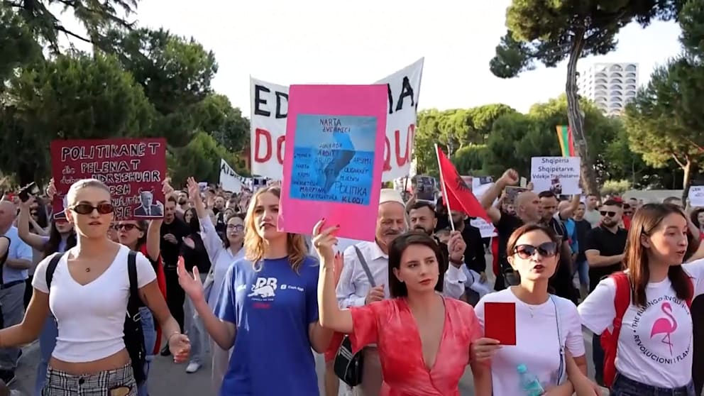 Proteste gegen Luxus-Resort auf Albanischer Insel