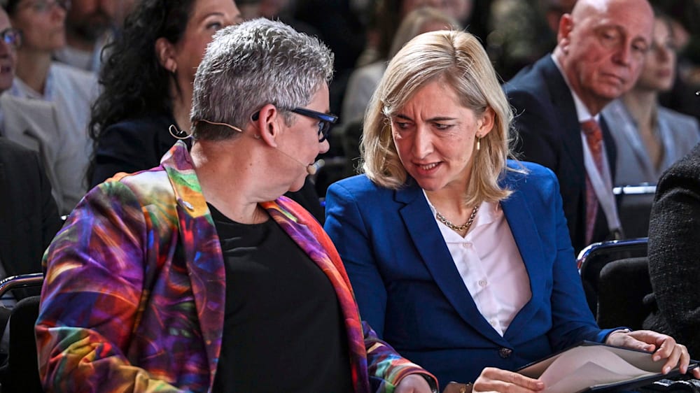 Kontroverse um Pflegereform: Warken verteidigt Änderungen gegen Kritik